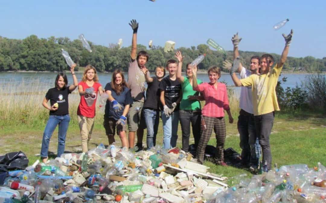 Naturfreunde gesucht: WWF Jugendgruppe YTAE räumt die Donau auf