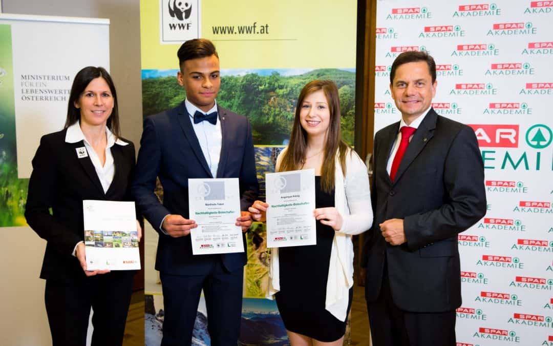 Zertifikatsübergabe zum Pilotprojekt  "Lehrlinge für eine nachhaltige Zukunft"